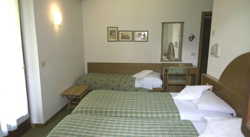 LA FELCE B&B Hotel Carisolo Zimmer foto